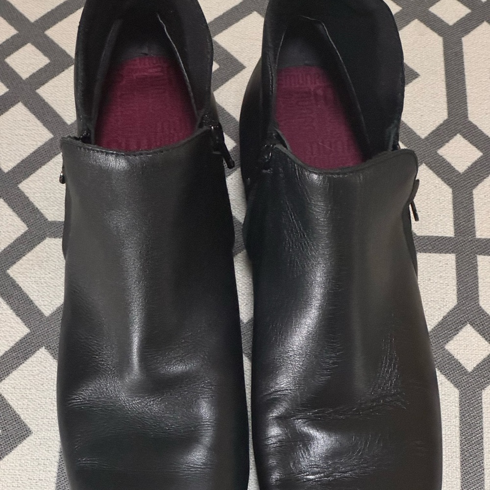 Munro Black Averee